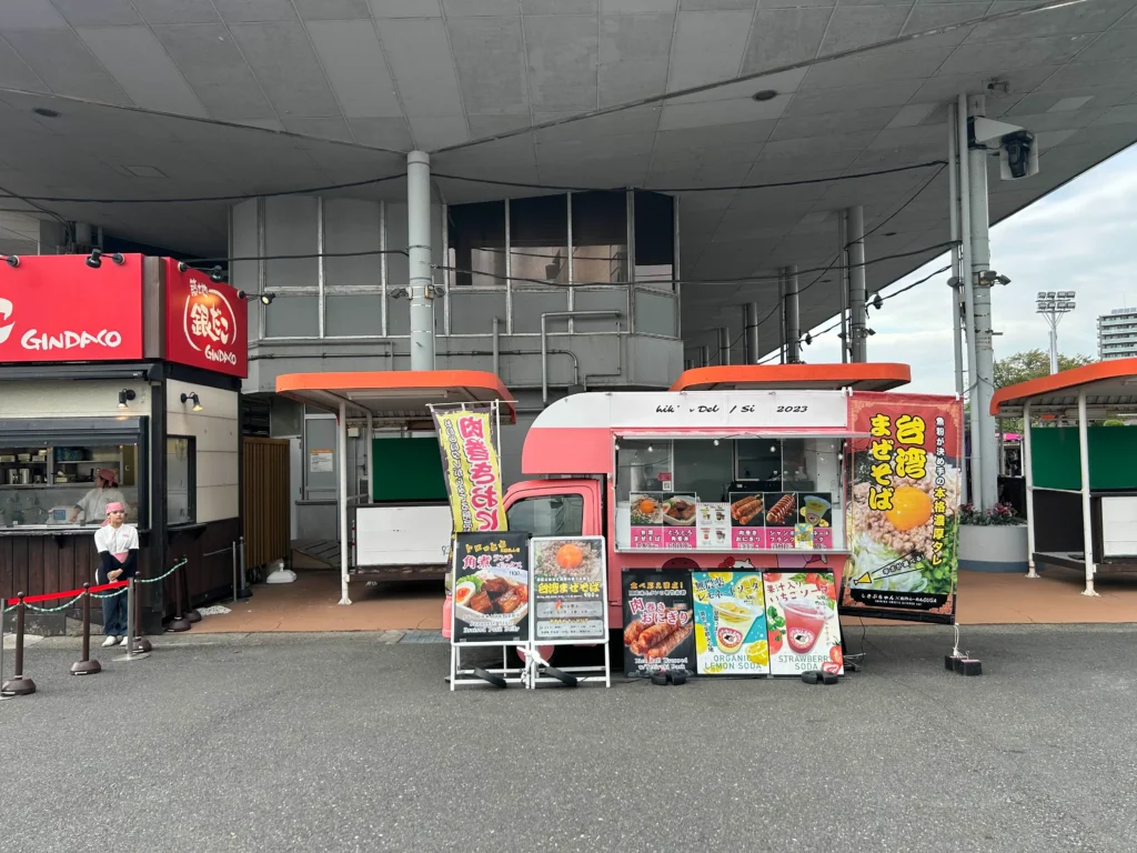 キッチンカー　競馬